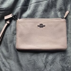 NWOT Large Coach Light Pink Leather Wristlet With Authenticity Paper